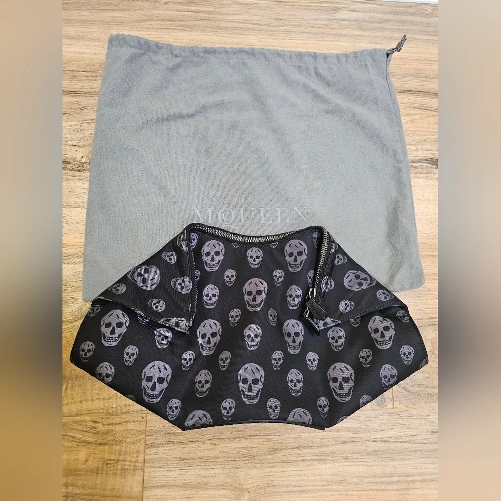 Alexander McQueen - Faithful De-Manta Skull Clutch - Picture 4 of 17
